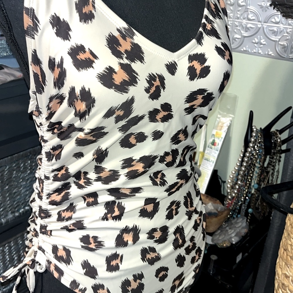 #48-NWT (M 8-10) KONA SOL leopard One Piece Swimsuit w/ side ties & cool back